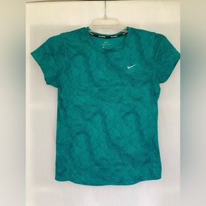 Nike Running Shirt Womens Medium. Green Dri Fit Swoosh Lightweight Casual